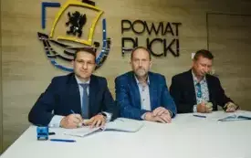 PODPISANIE_UMOWY_WIERZCHCUCINO_FOT_KONRAD_KEDZIOR (1 z 1)