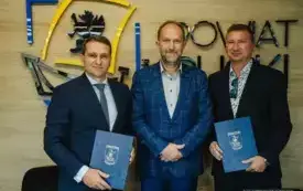 PODPISANIE_UMOWY_WIERZCHCUCINO_FOT_KONRAD_KEDZIOR (5 z 1)